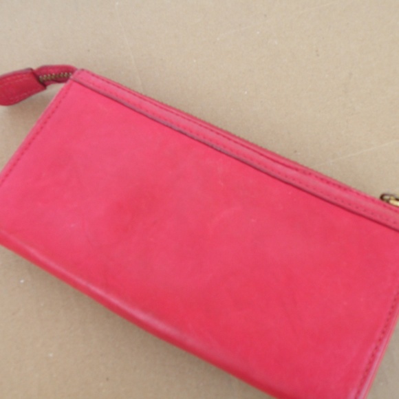 Marc Jacobs Stylish Pink Clutch with Gold Accents - Picture 3 of 4